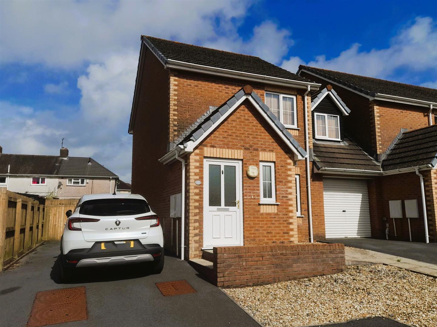 The Avenue, Llwynhendy